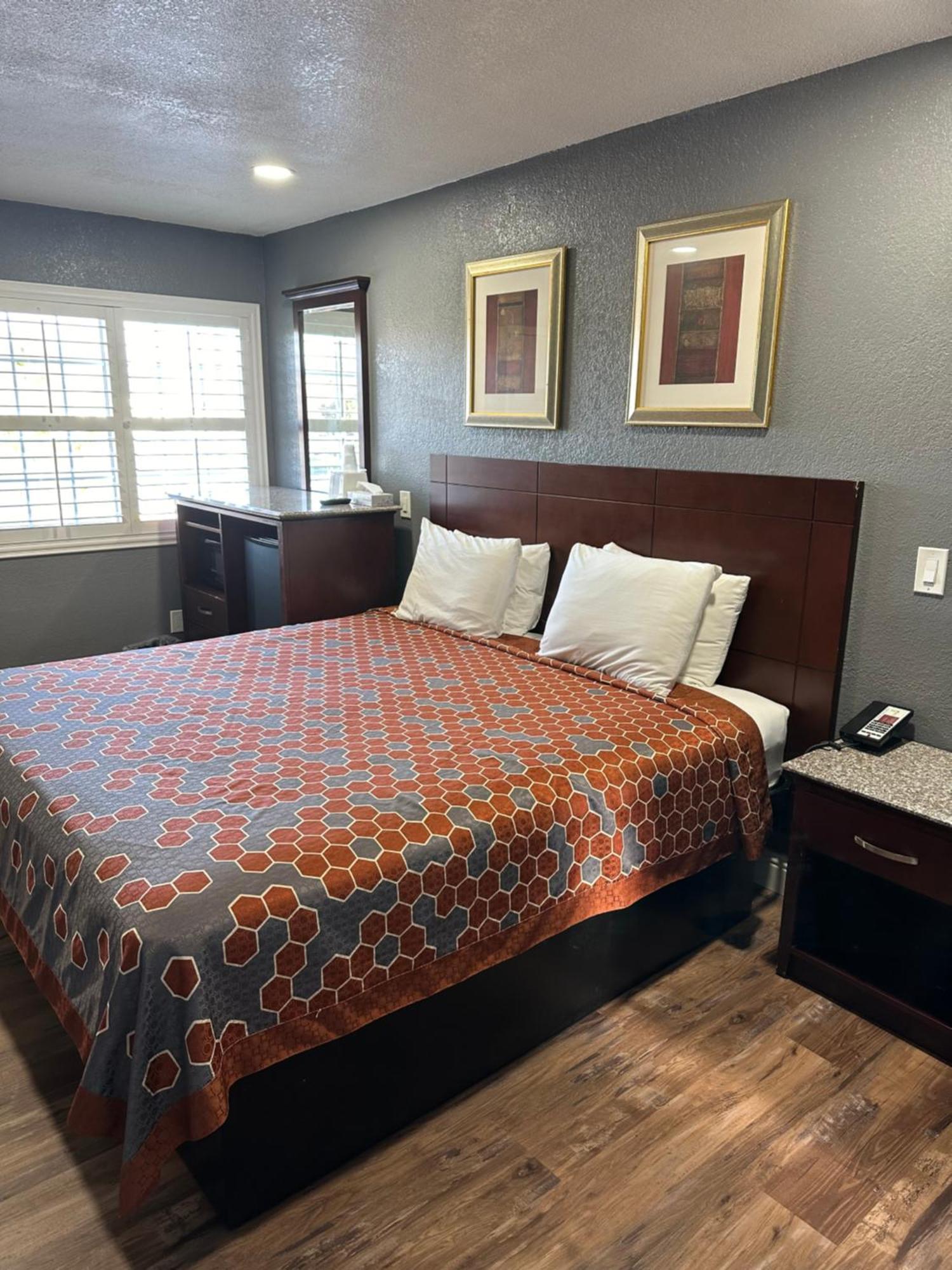 Fireside Inn By The Beach Boardwalk & Bowling Санта-Крус Экстерьер фото