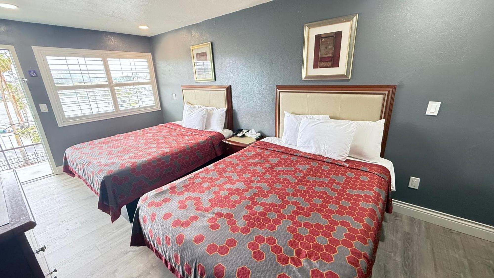 Fireside Inn By The Beach Boardwalk & Bowling Санта-Крус Экстерьер фото