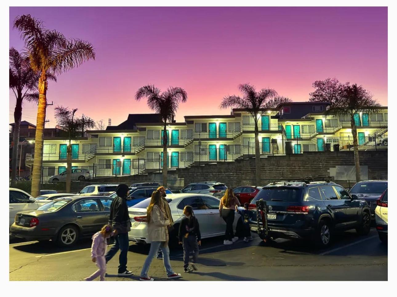 Fireside Inn By The Beach Boardwalk & Bowling Санта-Крус Экстерьер фото