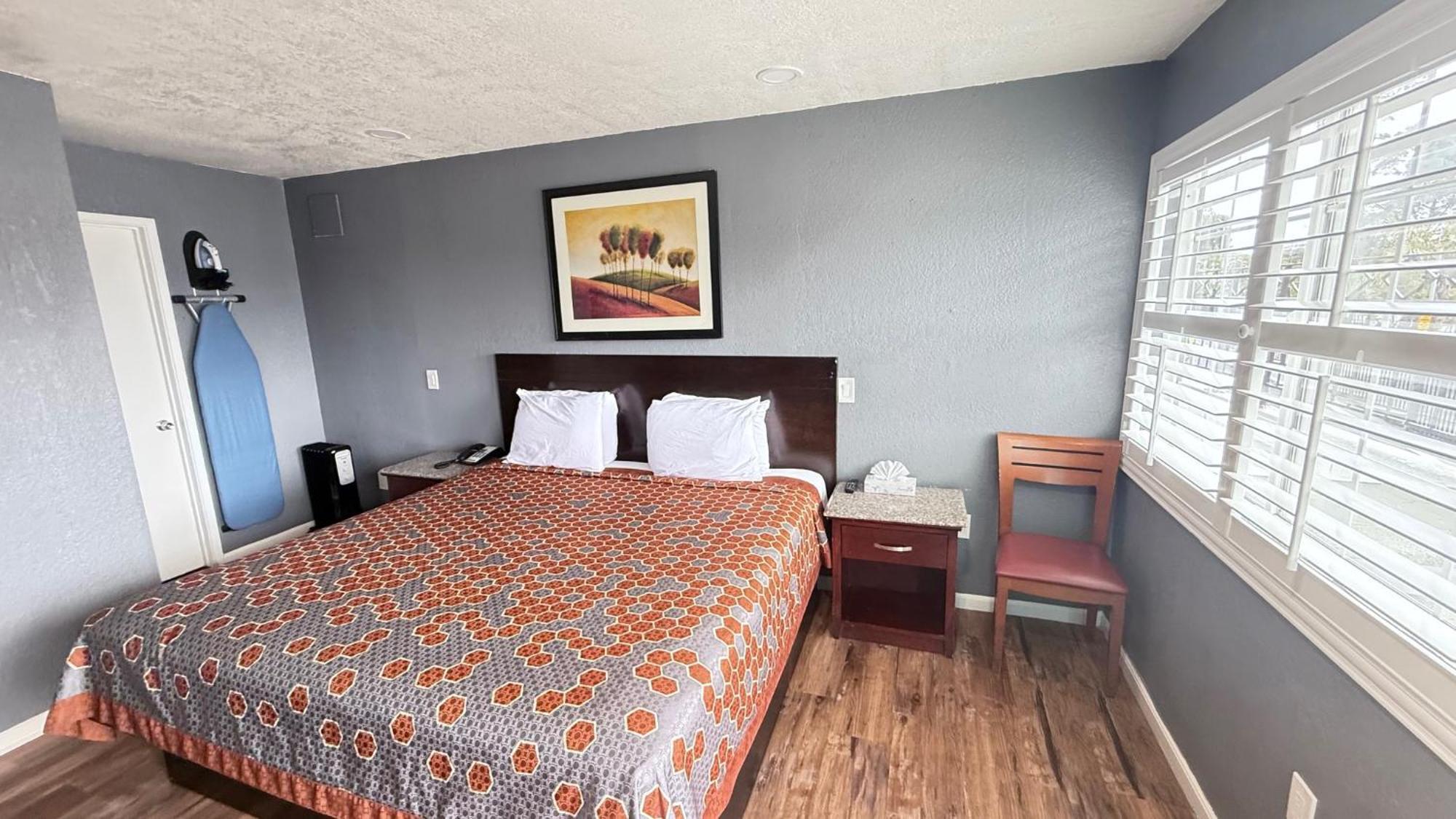 Fireside Inn By The Beach Boardwalk & Bowling Санта-Крус Экстерьер фото